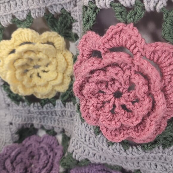 Vintage Crochet 3D Floral Blanket Grey Multi Flower Handmade Granny Square 54" - Picture 12 of 12
